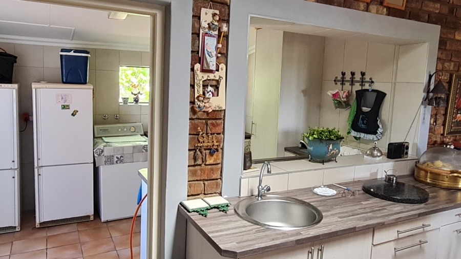 4 Bedroom Property for Sale in Boggomsbaai Western Cape